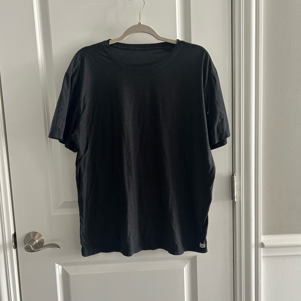Vuori Men’s Strato Tech Tee - Picture 3 of 4